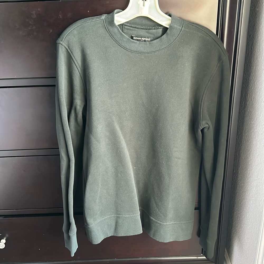 Worn basic crew neck sweatshirt, men’s medium